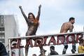 ブラジル・サンパウロ（Sao Paulo）で10日、毎年恒例の「ゲイ・プライド・パレード（Gay Pride Parade）」が開かれた。「ホモフォビア（同性愛嫌悪）は治療できる（Homophobia has cure）」とのテーマの下、およそ300万人がパレードに参加した（2012年6月10日撮影）。(c)AFP/Yasuyoshi CHIBA