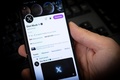 ツイッターの新しい「X」のロゴ（2023年7月24日撮影）。(c)ALAIN JOCARD / AFP