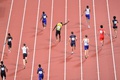 第16回世界陸上ロンドン大会、男子4×100メートルリレー決勝。負傷して体を引きつらせるジャマイカのウサイン・ボルト（中央、2017年8月12日撮影）。(c)AFP/Glyn KIRK