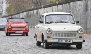旧東独のトラバント車、環境に優しい電気自動車に 写真1枚 国際