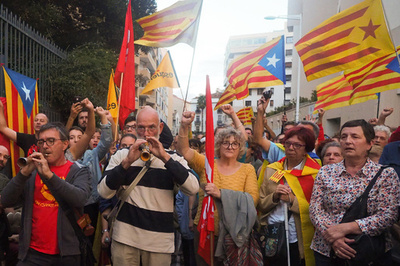 仏・北カタルーニャ住民が示す国境の向こう側への連帯と不安