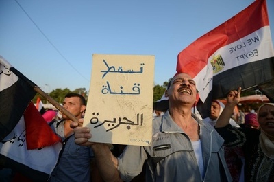 アラビア語衛星テレビ2局、対極のエジプト報道