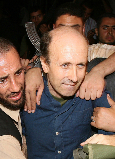 ガザで解放されたBBCのジョンストン記者、電話で拘束の模様を語る