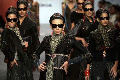 ＜07/08年秋冬インド・ファッション・ウィーク＞J. J.ヴァラヤ、新作を発表 - インド