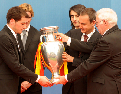 サパテロ首相「優勝はスペイン全土を幸せにした」