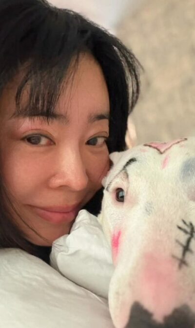 「愛犬の顔に落書き」韓流女優のSNS動画に動物虐待の批判殺到…化粧品の成分リスクを懸念する声