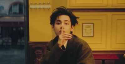 BTSのV、CMでバリスタ＆作曲家の一人二役