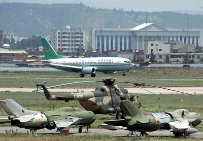 軍用機墜落事故か、地元メディアはパイロット生還を報道 - 中国