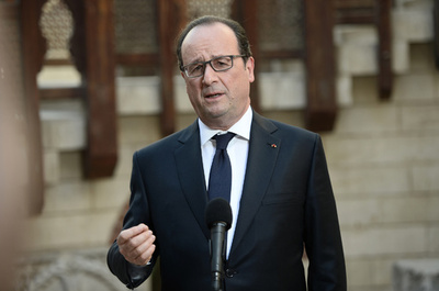 仏大統領が「墜落」と断定、不明エジプト航空機