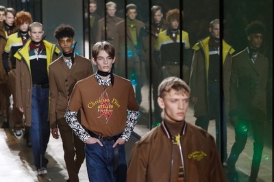 トライバルモチーフ取り入れた「ディオール・オム」18/19年秋冬メンズ