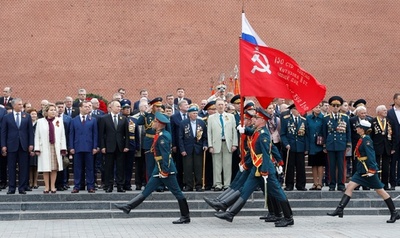 ロシア退役軍人の肖像に放尿、19歳男に禁錮4年