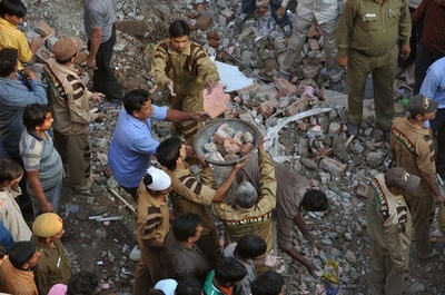 印ニューデリーで集合住宅が倒壊、10人死亡