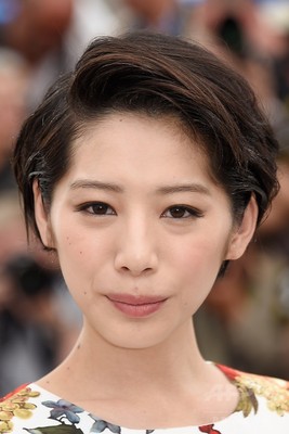【写真特集】『海街diary』上映、綾瀬さんらレッドカーペットに カンヌ 【写真特集】『海街diary』上映、綾瀬さんらレッドカーペットに カンヌ