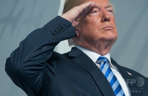 金正恩氏の目の前で北朝鮮の将軍に敬礼 トランプ大統領に非難 写真1枚 ファッション ニュースならmode Press Powered By Afpbb News