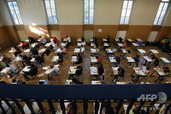仏バカロレア試験で問題流出、採点担当教員らは答案返却拒否
