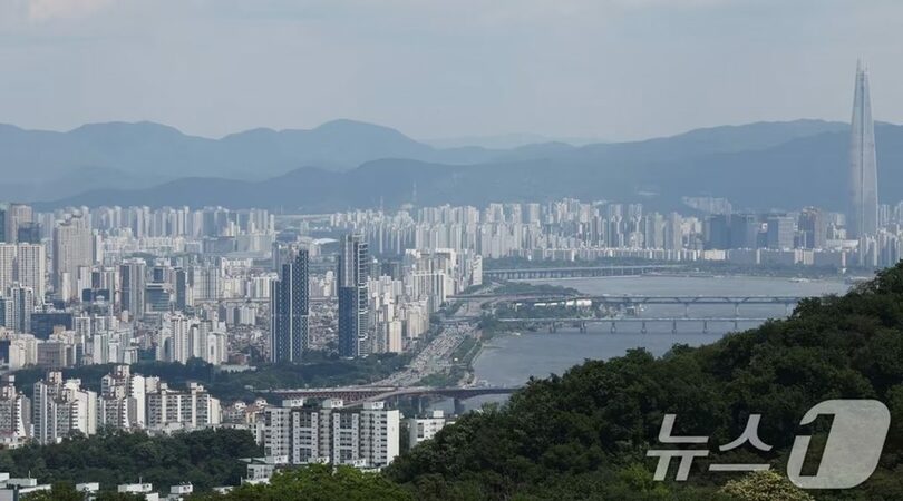 ソウル・南山から見た市内のマンション群(c)news1