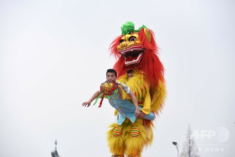竜が踊り、獅子が舞う 江蘇・揚中で競演