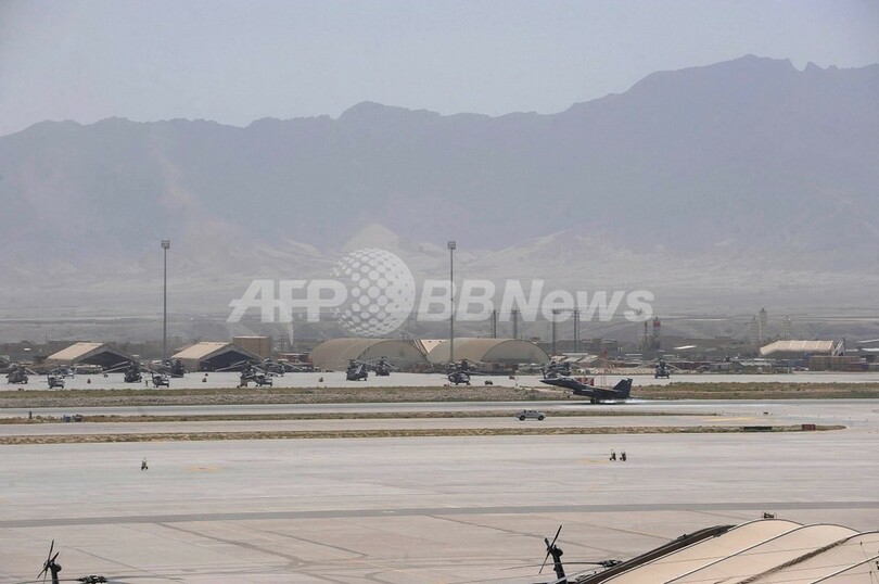 アフガンの空軍基地で輸送機墜落、7人全員死亡 NATO発表