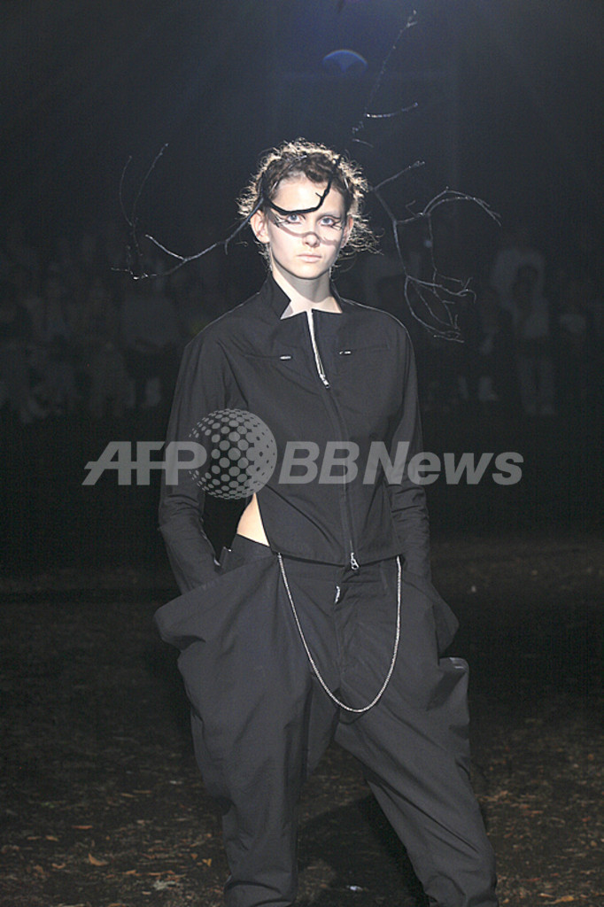 ＜09年春夏東京・コレクション＞ワイズ レッドレーベル、新作を発表