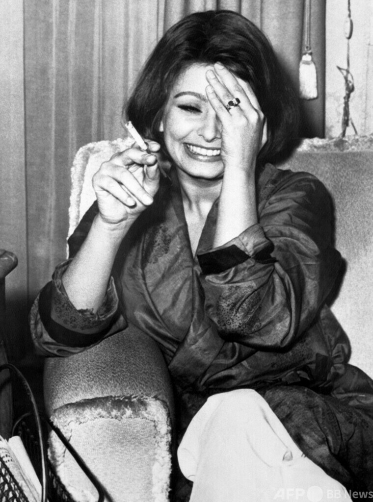 伊俳優ソフィア・ローレンさん、転倒し腰骨折も手術成功