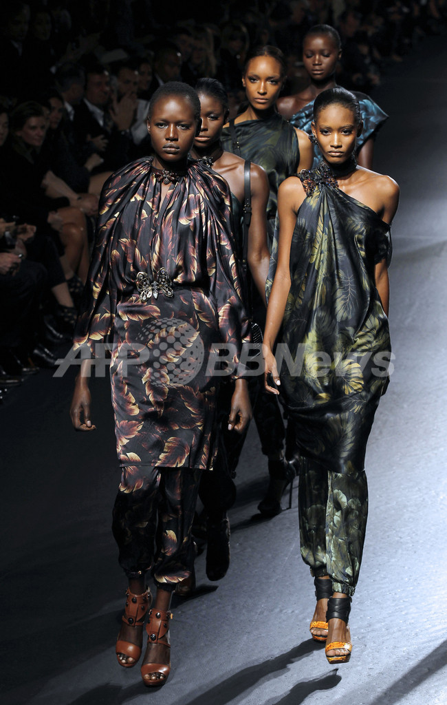 ＜11年春夏パリコレクション＞ランバン、新作を発表