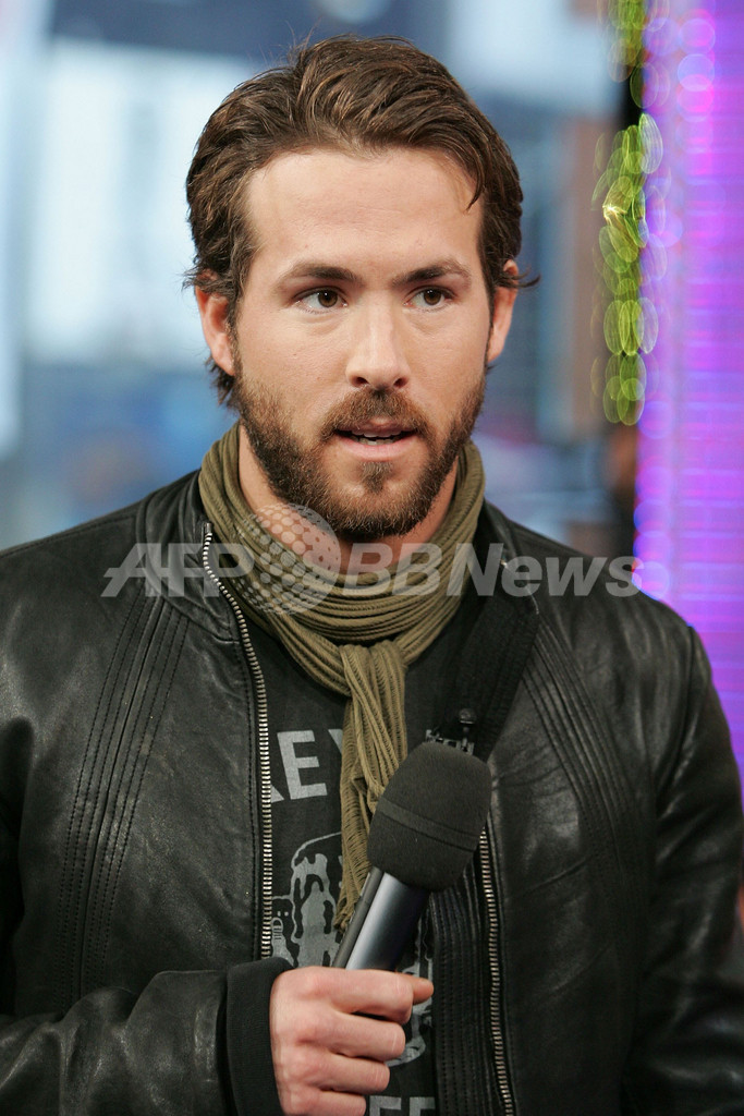 映画「Smokin’ Aces」のキャストがMTVの「TRL」に登場 - 米国