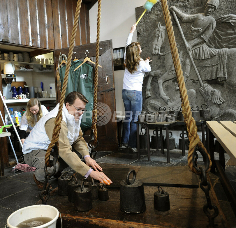 皇太子妃、手ずからペンキ塗り！オランダ王室のボランティア支援