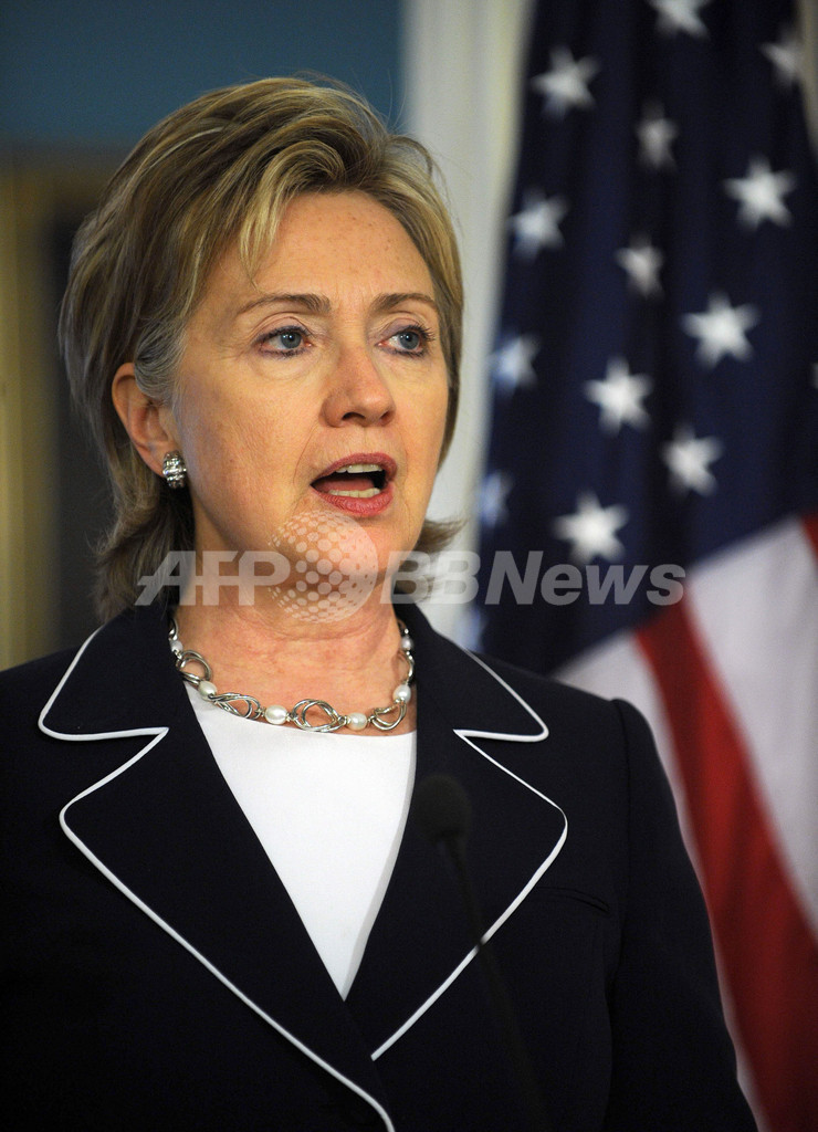 北朝鮮の米記者拘束、家族らとクリントン長官が寛大な措置求める