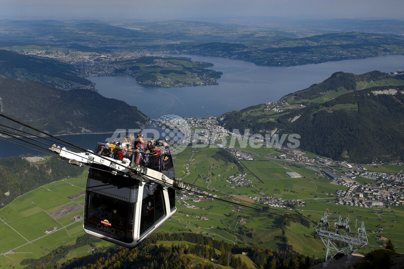 スリル満点!?スイスのオープンデッキ付きロープウエー