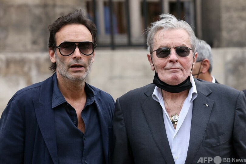 アラン・ドロンさん、成功は「女性のおかげ」 初の伝記、来月出版