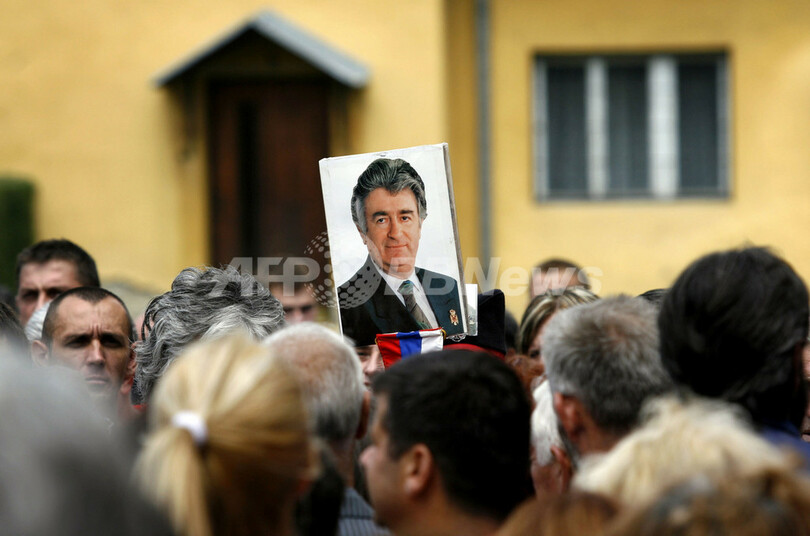 カラジッチ被告弁護士、国際戦犯法廷移送に異議申し立て