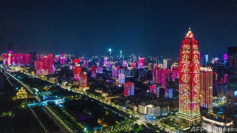 「党の言葉を聞け」 中国共産党創立100年、街角彩るプロパガンダ