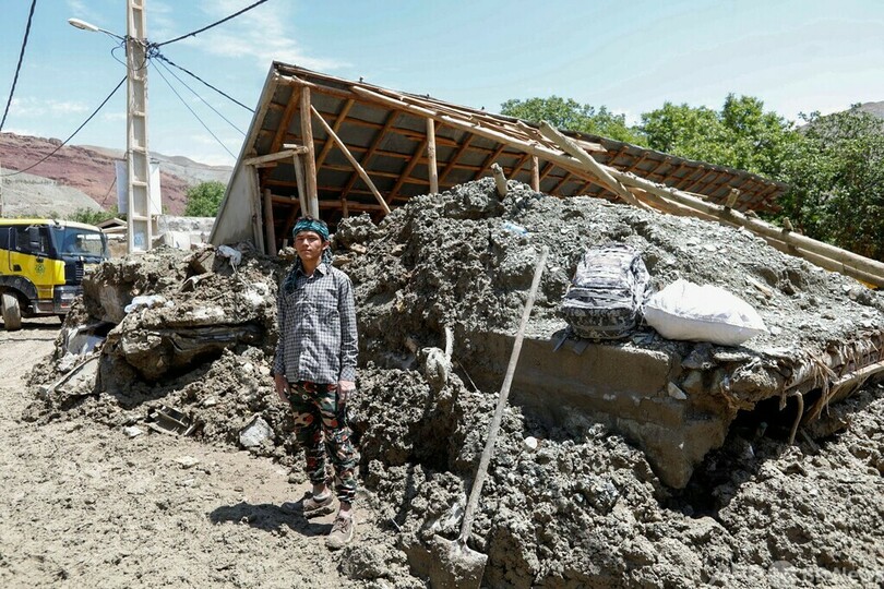 イラン各地で洪水、死者80人に