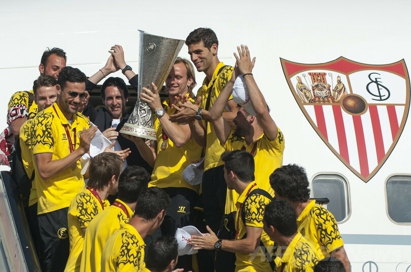 ヨーロッパリーグ王者のセビージャが凱旋帰国