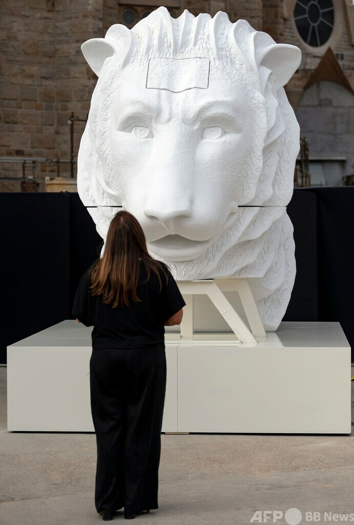 サグラダ・ファミリア 「福音史家の塔」の彫刻一部公開