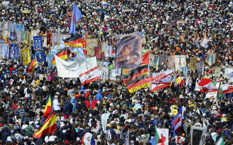 聖母出現の地ファティマで法王がミサ、50万人参加 ポルトガル