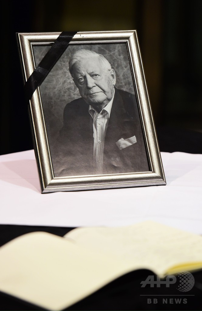 シュミット元西独首相死去、「現実政治の体現者」