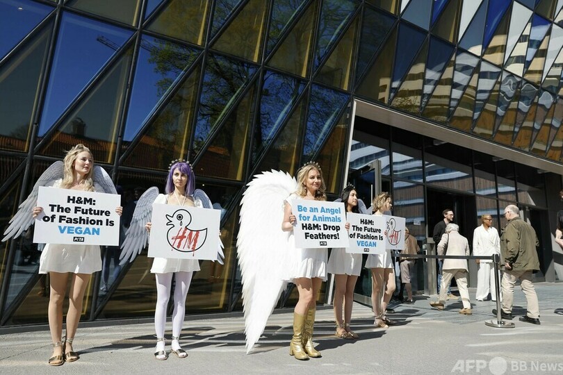 H&Mに環境団体と動物愛護団体が抗議、グレタさんも参加 スウェーデン