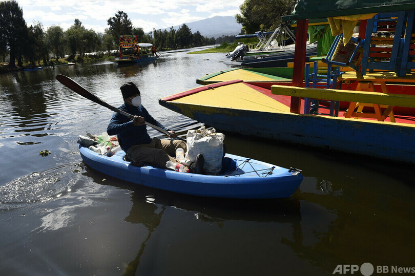カヤックで運河清掃 世界遺産ソチミルコの熱血シニア メキシコ