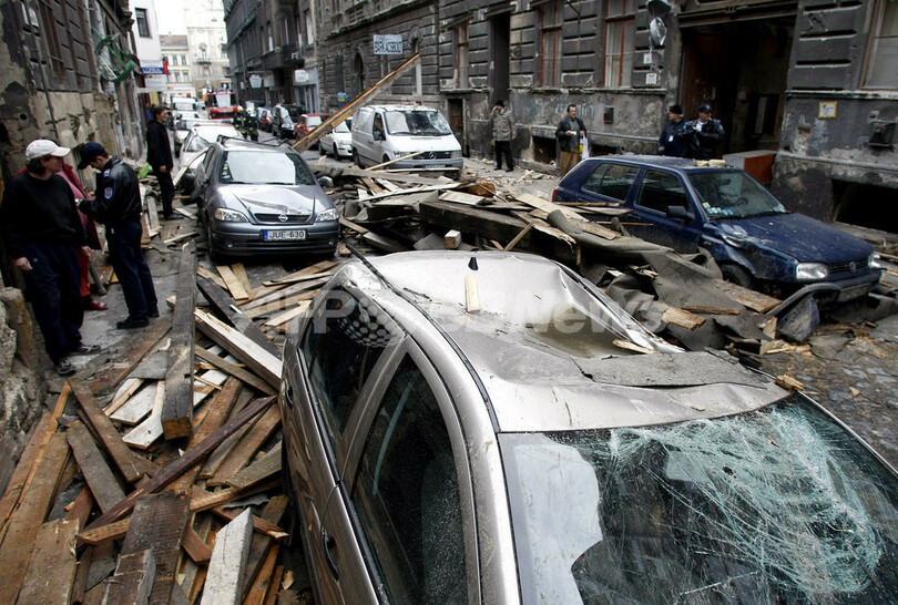 ハンガリーで暴風雨、33メートルの強風
