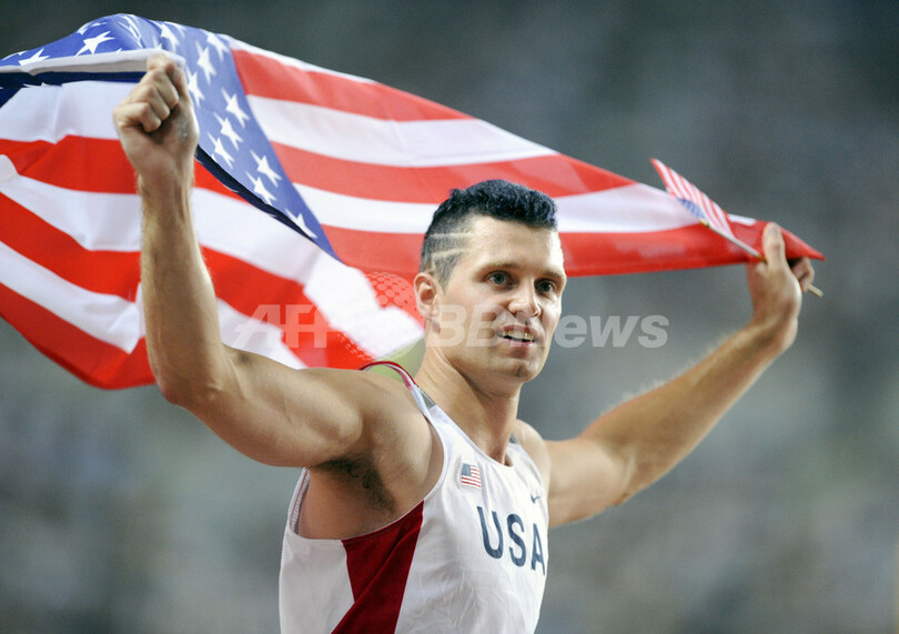 ウォーカー 男子棒高跳びを制す