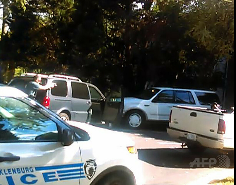 「撃たないで！」 米警察の黒人射殺、妻撮影の動画公開