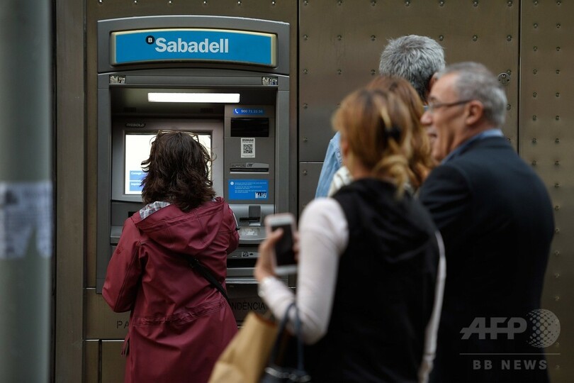 カタルーニャ独立派、銀行からの現金一斉引き出しで抗議