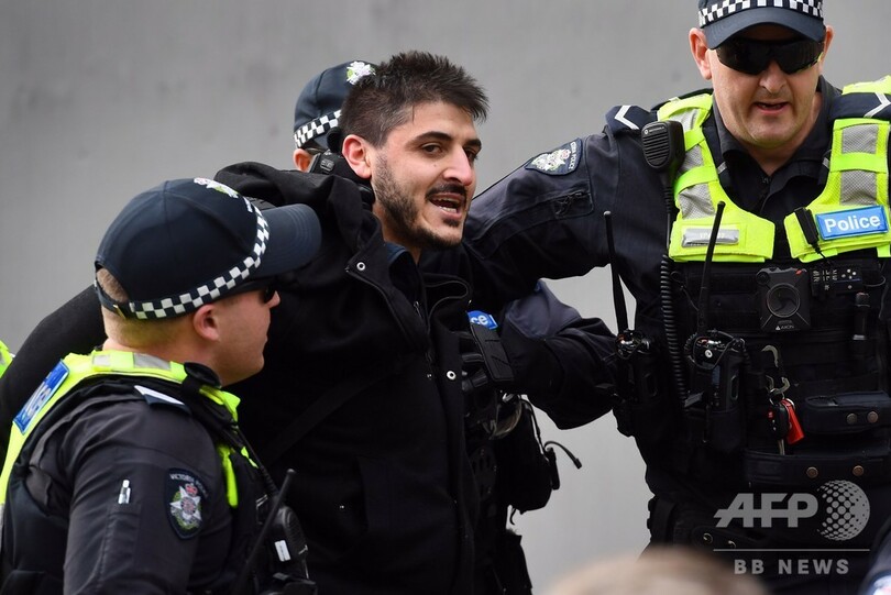 コロナは政府の陰謀…豪の反封鎖デモで10人逮捕 5Gもやり玉に