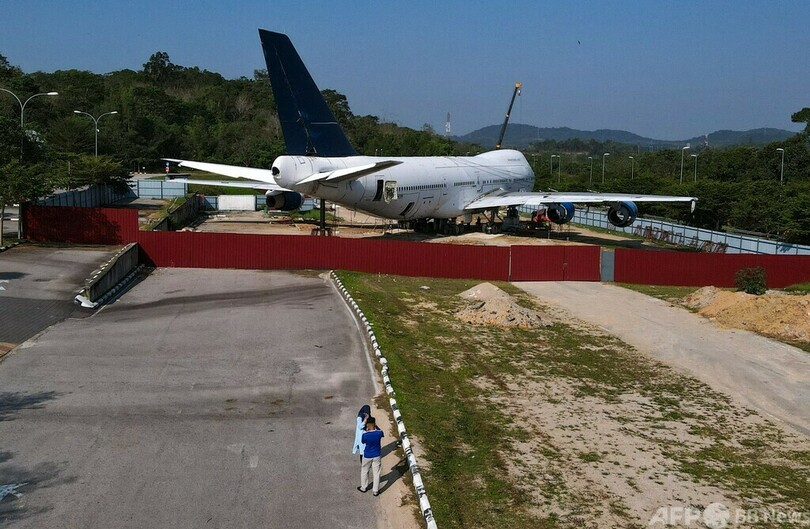 工事現場に旅客機？ マレーシア