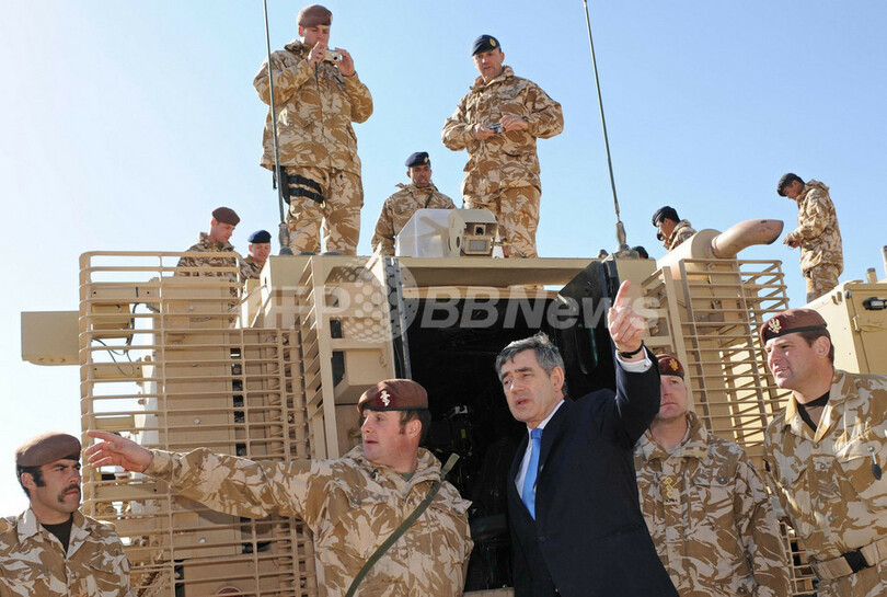 ブラウン英首相、イラクに続きアフガニスタンを電撃訪問