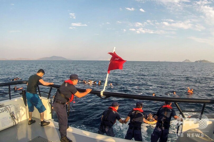 移民船が沈没、12人死亡 トルコ沖