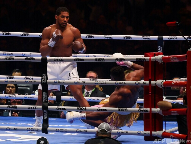 ジョシュア、元UFC王者ガヌーに2回KO勝ち ボクシング