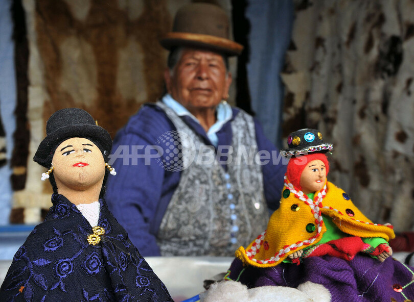 ミニチュア品で願いかなう? ボリビア先住民族伝統の「アラシタス」祭