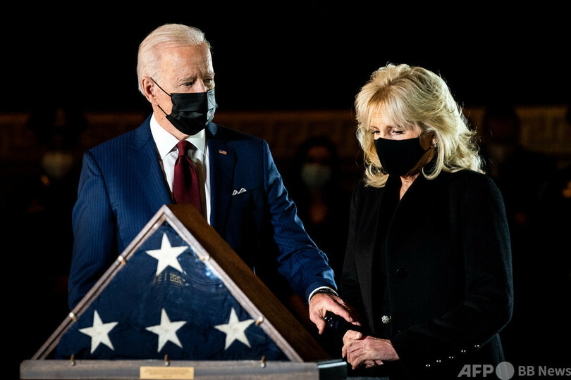 バイデン氏、米議会襲撃で殉職の警官に哀悼の意